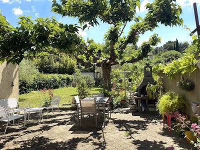 /international/fr/saint-etienne-du-gres-provence-alpes-cote-d-azur-310107973572/