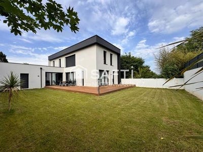 /international/fr/landerneau-brittany-310104863005/