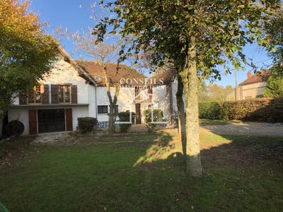 /international/fr/villeneuve-sur-yonne-burgundy-310107772946/