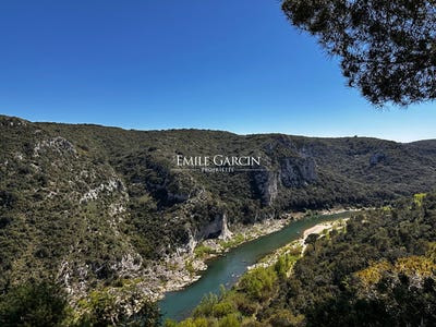 /international/fr/uzes-languedoc-roussillon-310105720065/