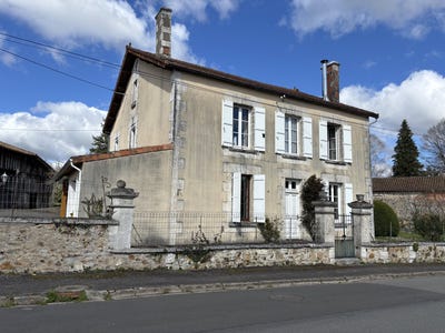 /international/fr/massignac-charente-310107920499/