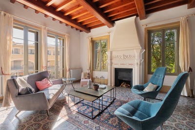 /international/fr/uzes-languedoc-roussillon-310100670509/