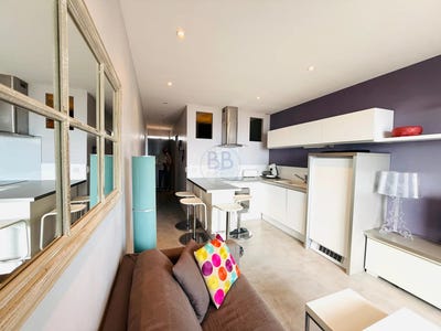 /international/fr/frejus-provence-alpes-cote-d-azur-310108648148/