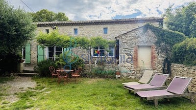 /international/fr/goudargues-languedoc-roussillon-310108670332/
