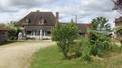 /international/fr/perrecy-les-forges-burgundy-310105626310/