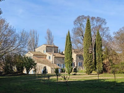 /international/fr/la-garde-adhemar-rhone-310100610501/?lang=id