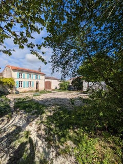 /international/fr/montils-charente-310107430959/