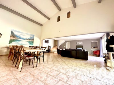 /international/fr/camaret-sur-aigues-provence-alpes-cote-d-azur-310101279757/