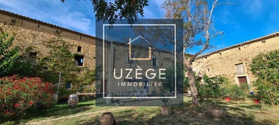/international/fr/uzes-languedoc-roussillon-120088749538/