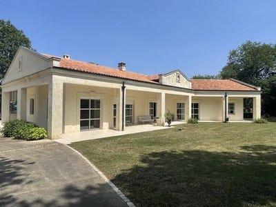 /international/fr/terrasson-lavilledieu-aquitaine-310100176627/