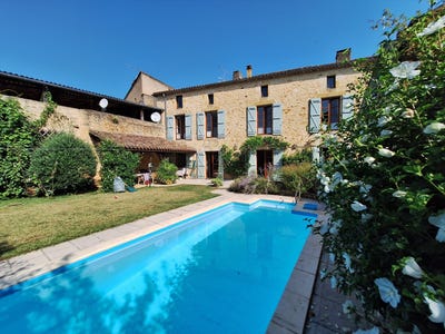 /international/fr/lacapelle-biron-aquitaine-310119737133/