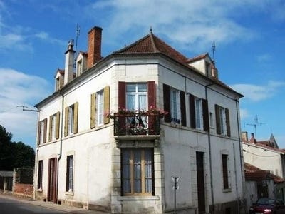 /international/fr/ainay-le-chateau-auvergne-310106612325/