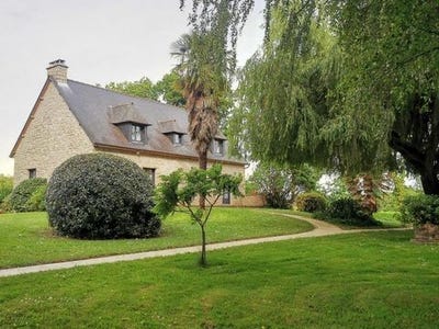 /international/fr/combourg-brittany-310100579565/
