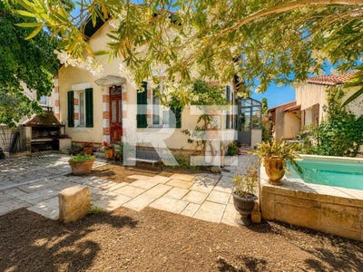 /international/fr/nimes-languedoc-roussillon-310108603015/