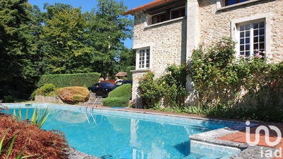 /international/fr/poigny-la-foret-ile-de-france-310099939623/