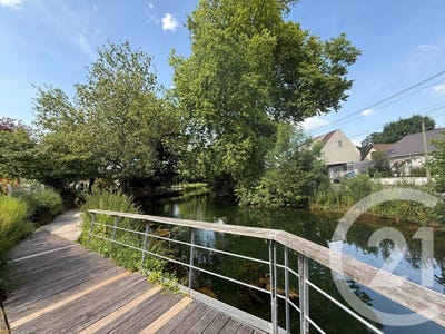 /international/fr/le-thillay-ile-de-france-310100376489/