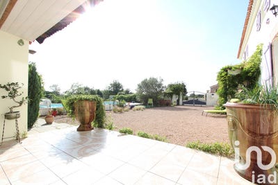 /international/fr/aizenay-pays-de-la-loire-310099215921/