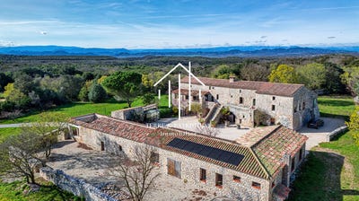 /international/fr/barjac-languedoc-roussillon-310106799766/