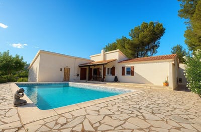 /international/fr/pouzols-minervois-languedoc-roussillon-310105029276/