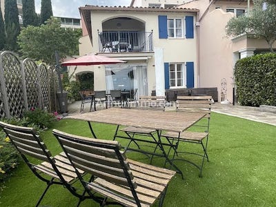 /international/fr/grimaud-provence-alpes-cote-d-azur-310108214279/