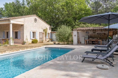 /international/fr/menerbes-provence-alpes-cote-d-azur-310108278590/
