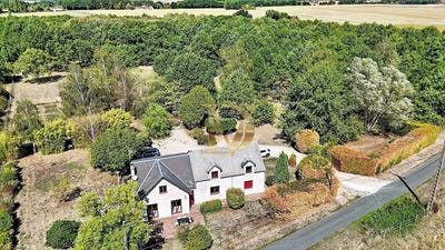 /international/fr/cere-la-ronde-centre-val-de-loire-310110157972/