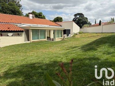 /international/fr/le-champ-saint-pere-pays-de-la-loire-310100011689/