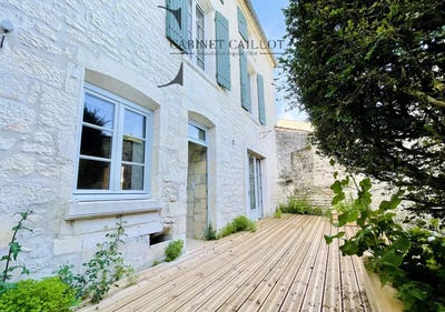 /international/fr/port-d-envaux-charente-310100650061/