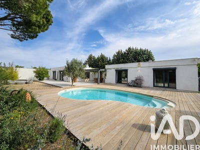 /international/fr/pujaut-languedoc-roussillon-310108306766/