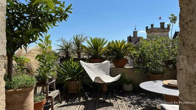 /international/fr/uzes-languedoc-roussillon-310102276558/