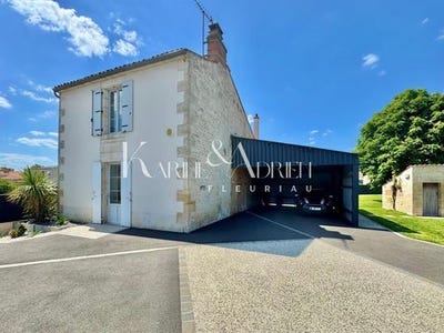 /international/fr/fontenay-le-comte-pays-de-la-loire-310099660071/