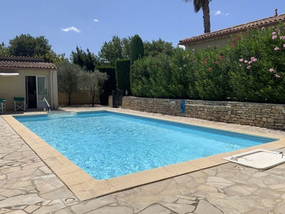 /international/fr/uzes-languedoc-roussillon-310109023494/?lang=th