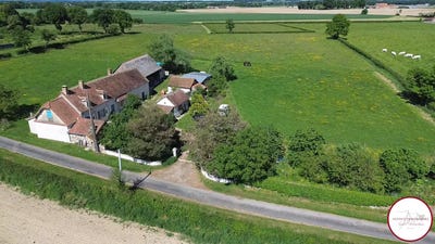 /international/fr/saint-bonnet-troncais-auvergne-310103097063/