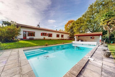 /international/fr/ustaritz-aquitaine-310103370567/