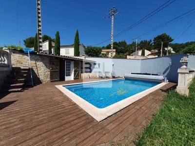 /international/fr/laudun-l-ardoise-languedoc-roussillon-310108763646/