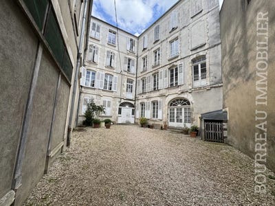 /international/fr/joigny-burgundy-310108290837/