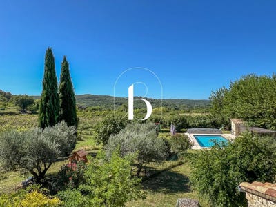 /international/fr/uzes-languedoc-roussillon-310101059954/
