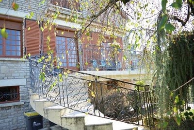/international/fr/varennes-vauzelles-burgundy-120096359460/
