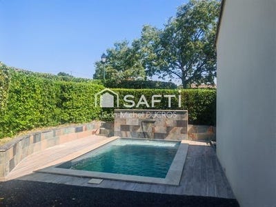 /international/fr/vacqueyras-provence-alpes-cote-d-azur-310119465504/