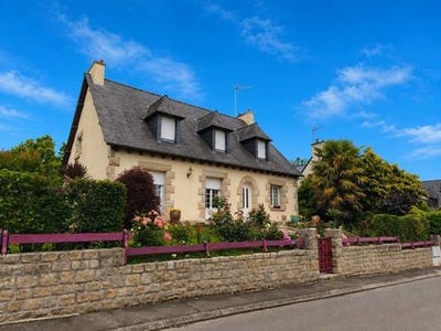 /international/fr/dinan-brittany-310108405078/