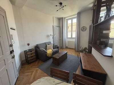 /international/fr/24-rue-de-monpezat-pau-rhone-310108487124/
