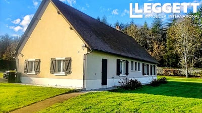 /international/fr/cour-cheverny-centre-val-de-loire-310104180946/