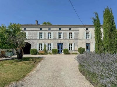 /international/fr/saintes-charente-120094148516/