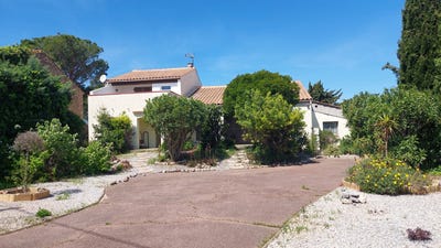 /international/fr/treilles-languedoc-roussillon-310107565411/
