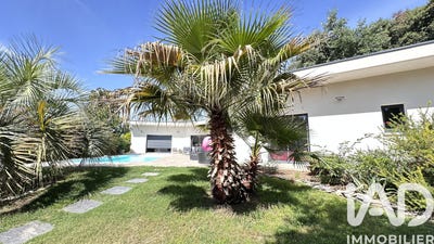 /international/fr/aubais-languedoc-roussillon-310106577522/