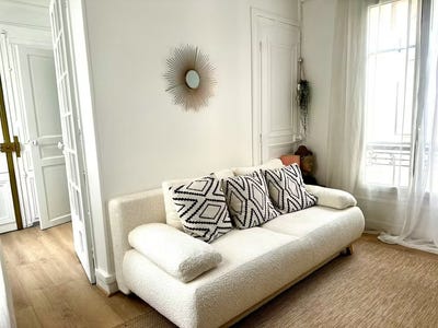 /international/fr/rue-rougemont-paris-ile-de-france-310098945010/