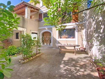 /international/fr/saint-remy-de-provence-provence-alpes-cote-d-azur-310102347388/