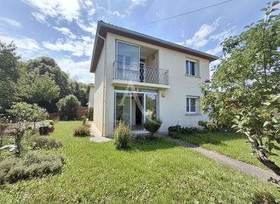 /international/fr/l-isle-jourdain-charente-310108244178/