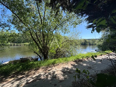 /international/fr/la-roche-neuville-pays-de-la-loire-310108598641/