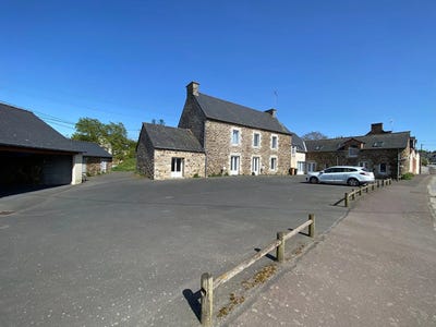/international/fr/noyal-brittany-310109078628/?lang=th